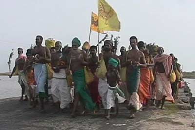 Pada Yatra pilgrims approach Tambattai Siddhi Vinayagar Kovil on 1 July 2004.