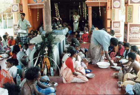Annadanam at Akkaraipattu