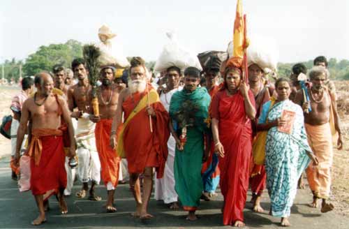 Pada Yatra pilgrims en route to Kataragama